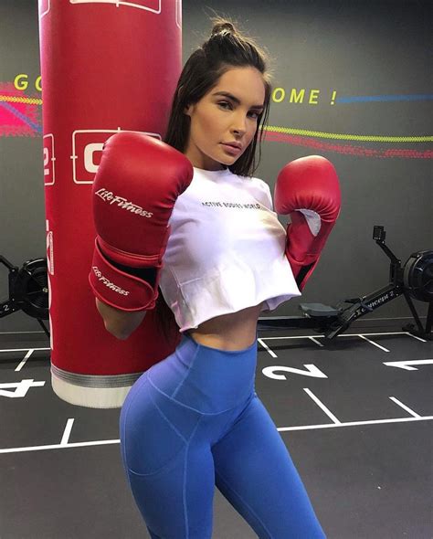 Pin By Bethany Walker On Strong Woman Women Boxing Female Boxers