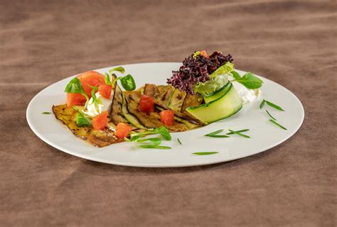 Karena sepertinya pada gambar tersebut adalah makanan dendeng balado. Gambar : Masakan, bahan, menghasilkan, daging, taco, resep, makanan pokok, la carte food ...