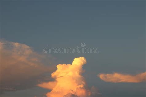 Imágenes Abstractas De Fondos En El Cielo Y Nubes Blancas En Mezclas