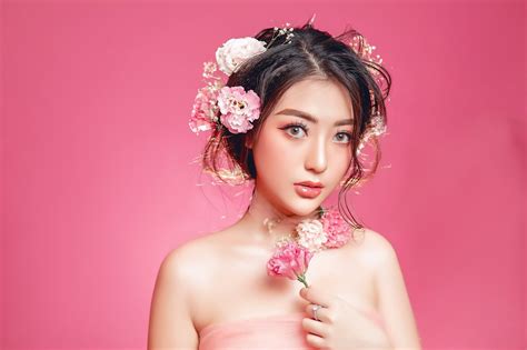 2048x1365 Girl Model Hand Flower Asian Pink Woman
