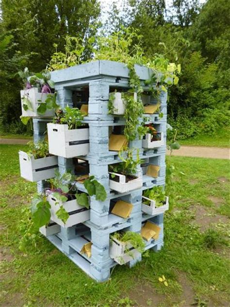 30 Amazing Uses For Old Pallets