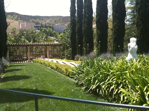 Rainbow gardens san antonio sihtnumber 78232. The Gardens of the World (Thousand Oaks) - ATUALIZADO 2021 ...