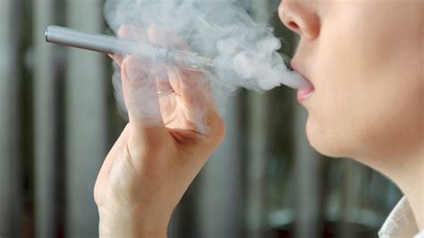 Teen Gets Wet Lung After Vaping For Three Weeks