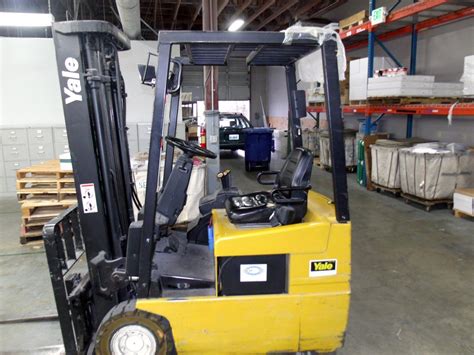 lot  yale  lb electric forklift  charger wirebids