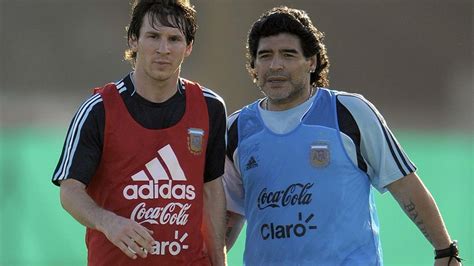 Anfang des monats war ihm ein blutgerinsel im gehirn entfernt worden. Diego Maradona - Lionel Messi, la filiation tumultueuse ...