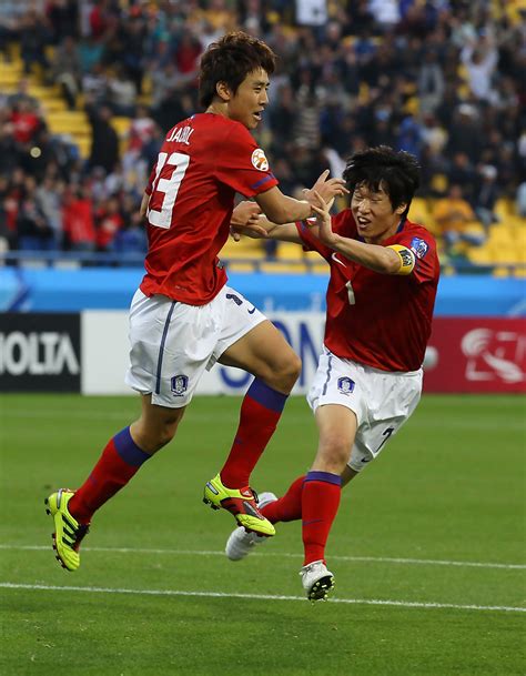 Furious, goo ji sung began cursing out the sender of the message with, a derogatory word referring to a person who has a deformity in the. Park Ji-sung Koo Ja Cheo Photos Photos - Zimbio