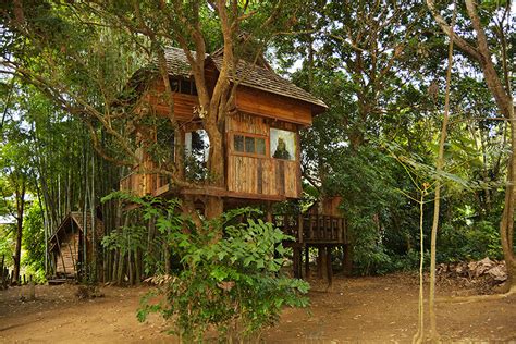 Borneo tree house resort located at prisma dutabumi sdn bhd at kampung ratau, tebobon, manggatal,kota kinabalu, sabah. Rabeang Pasak Treehouse Resort. A wonderful resort ...
