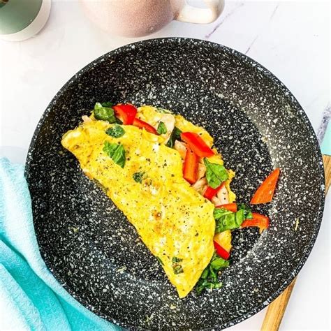 Chicken Spinach And Red Pepper Omelette Pepper Hustle On Demand