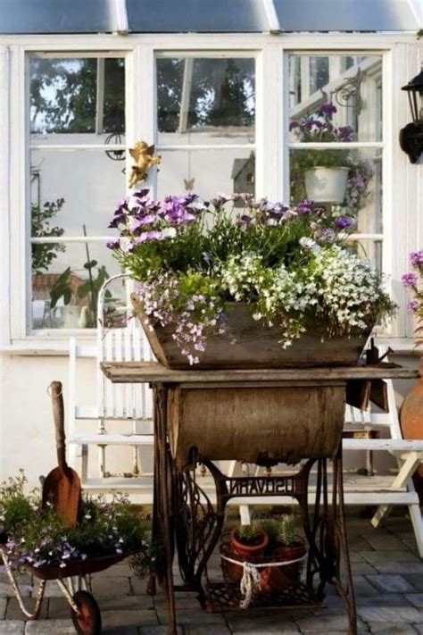 32 Charming Vintage Garden Decor Ideas You Can Diy