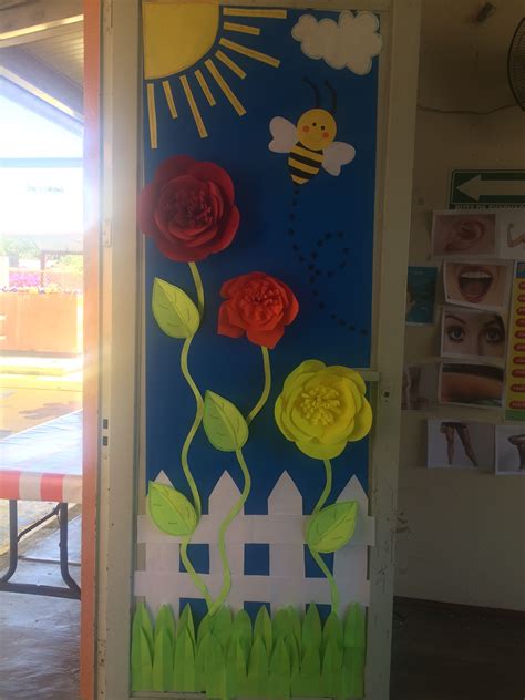 Puedes escoger entre muchos de los diseños de uñas acrilicas que se encuentran en el mercado y optar por las que van mejor con tu estilo. #marzo #primavera #escuela | Door decorations classroom ...