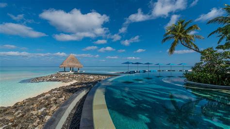 Four Seasons Maldives Resort Named 'Best Hotel in Indian Ocean' in 2016 | Al Bawaba