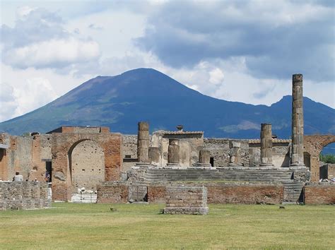 18 pompei and the mount vesuvius
