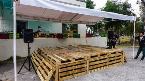 Ideas For A Temporary Stage Outdoor Stage Pallet Concert Stage Design
