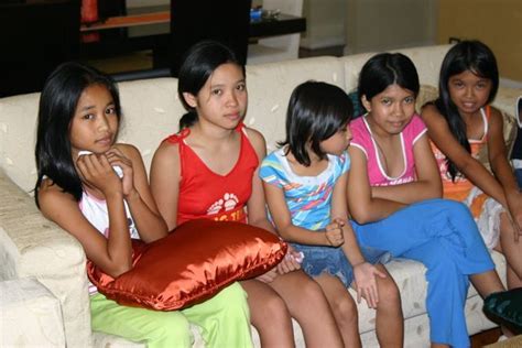 Teen Thai Mädchen bei der Bi Liebe im Rudel Telegraph