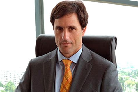 Luis silva , también conocido en el mundo artístico como el barinés de oro, es un cantante de música llanera y joropo. Luis Alejandro Silva ante futura nueva Constitución en Chile