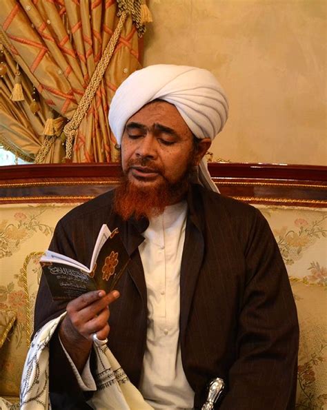 Habib umar bin hafiz is well known for his prophetic lineage and status as one of the most important scholars alive today. Travels of the Soul | MUWASALA