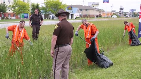 Sheriffs Work Crew Takes On Trash