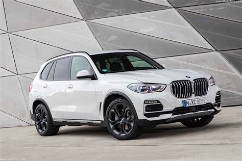 It would certainly not be in bmw's best financial i'm here to tell you why the hybrid one—the 2021 bmw x5 xdrive 45e—deserves your attention. 2021 BMW X5 xDrive45e US - Dailyrevs