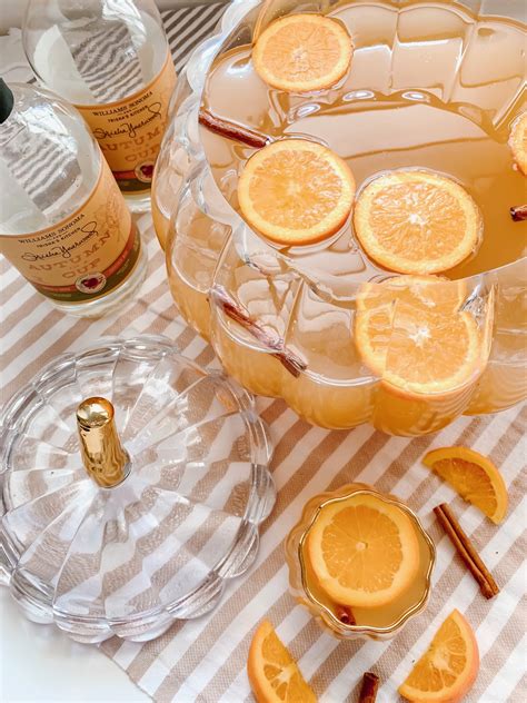 Entertaining outdoors in the summer is similar to entertaining in the fall, you just need a few more accessories. Fall Entertaining: Cocktail Hour - Cristin Cooper