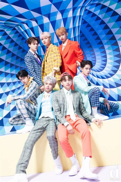 The Members Of Btop Are Posing For A Photo In Front Of A Blue And White
