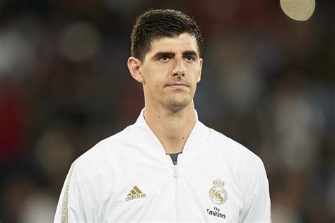 Real Madrid Thibaut Courtois Shows Off His Skills With Juggling Trick Shot