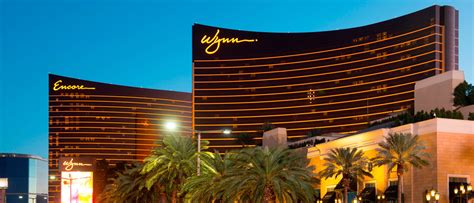 Las Vegas Strip Stabbing Leaves 2 Dead And 6 Injured. Suspect In