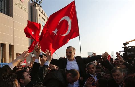 Savcı, uğur kurt'a ölü muayenesi yapmamışi̇stanbul okmeydanı cemevi'nde katıldığı cenaze sırasında polis memuru s.k.'nın açtığı ateşle hayatını kaybeden uğur. fuatavni yine bildi: Ekrem Dumanlı'nın serbest ...