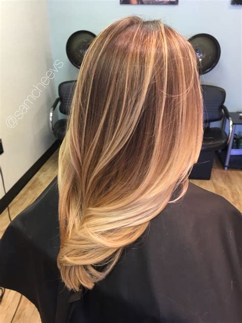 The highlights grow heavier at the lower lengths of the hair, creating a balayage effect. Pin on Hair