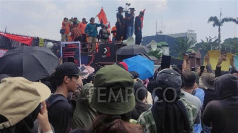 Fakta Seputar Demo Kawal Putusan Mk Jurnalis Dipukuli Pagar Dpr