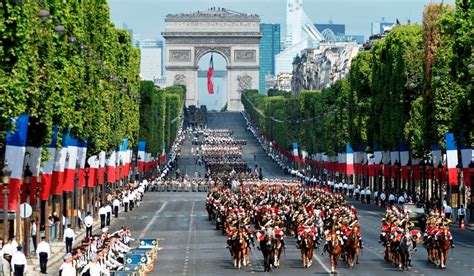 Partout dans le monde, le 14 juillet, notre fête nationale, rassemble les françaises, les français et tous les amoureux de la france. 14 juillet : le défilé militaire sera remplacé par un ...