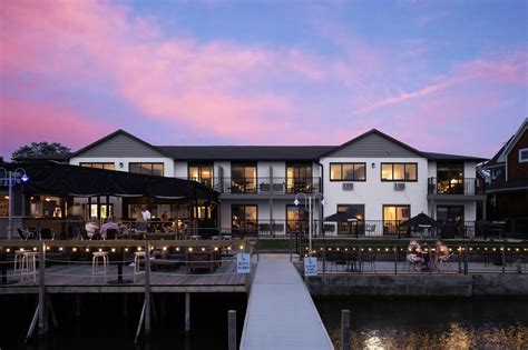 Clear Lake Iowa Hotel - Lakeside Inn - Boutique Hotel on the Lake
