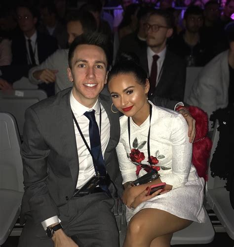 Vikkstar has a new girlfriend sidemen girlfriends 2020 zerkaa ksi w2s miniminter. Who Is Larray Dating July 2020 - Idalias Salon