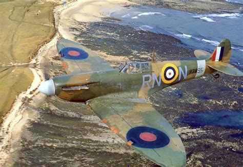 Asisbiz Spitfire Mkiia Raf 72sqn Rnn P7895 April 1941 01