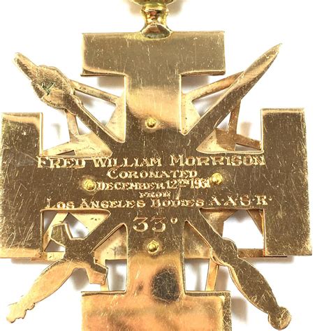 33rd Degree Scottish Rite Masonic Ribbon Enamel Gold Medal For Sale at