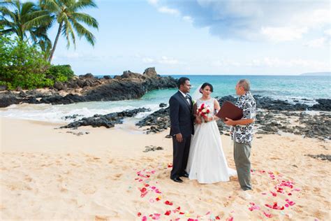 Get Married In Paradise At Makena Cove In Maui Hawaii Married With