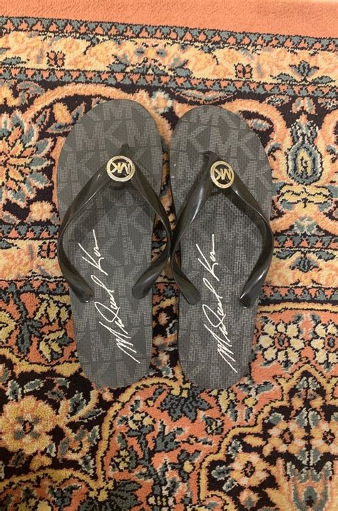Black Mk Flip Flops Perfect For The Beach Or Pool Looks Brand New