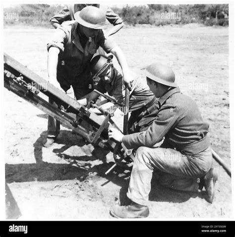 FIFTH ARMY : ANZIO BRIDGEHEAD A "SECRET WEAPON" - Adjusting the trigger