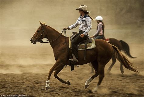 Snowy River Man Tom Ventry Rides Again As Stunning Photographs By Paul Mciver Daily Mail Online