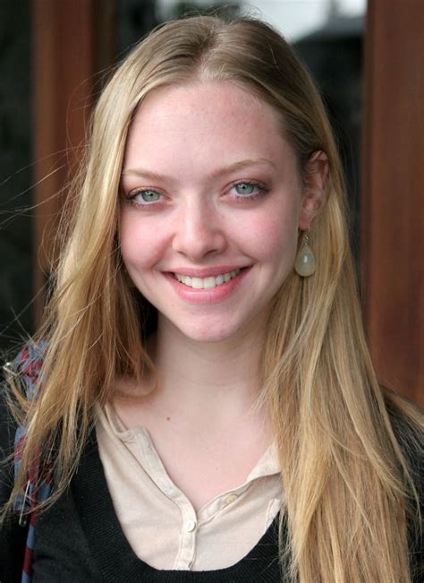 Photos 27 Stars Who Look More Beautiful Without Makeup Amanda Seyfried Photos Celebs Without