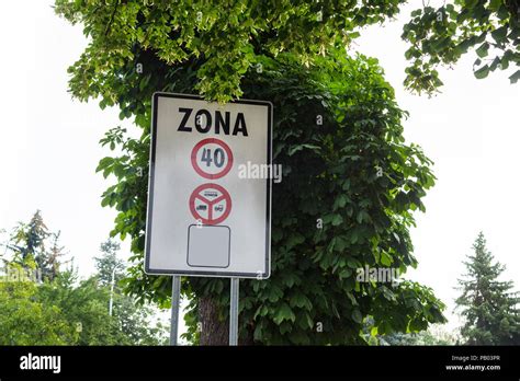 Zone 40 Traffic Sign By The School Stock Photo Alamy