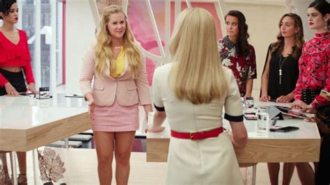 I Feel Pretty Movie Review Amy Schumers Comedy Dwells On The Same
