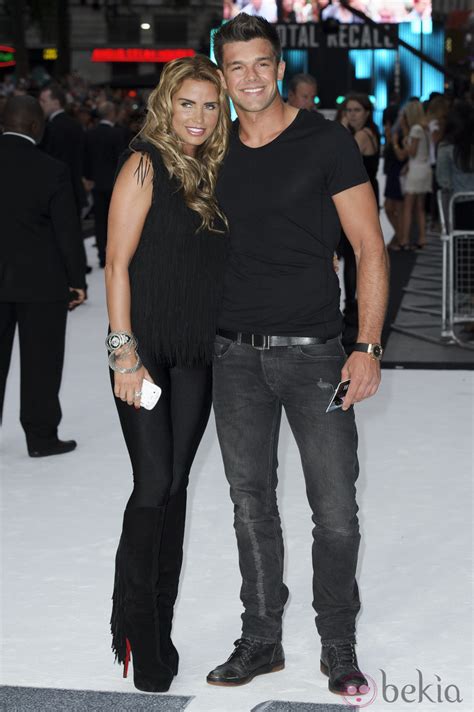 Katie price (nacida katrina amy alexandria alexis infield; Leandro Penna y Katie Price en el estreno del filme 'Total ...