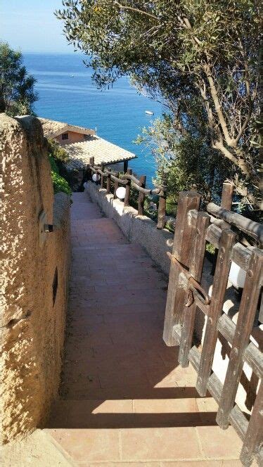 Finden sie ein haus in italien, das zum verkauf steht. Haus am Meeresfels I-IV : die Treppe für von den 4 Häusern ...