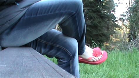Shoeplay And Dangling In New Fuschia Platform Flip Flops Youtube