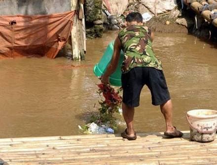 Menata agar tidak banyak bangunan. Tak Pernah Dijamah, Masyarakat Tembilahan Buang Sampah ke Sungai