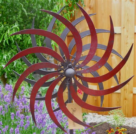 Man kennt windräder normalerweise als kirchturmhohe anlagen. Windspiel Windrad Garten Figur Metall Wind Rad Sonne ...