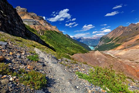 10 Classic Canadian Hiking Trails