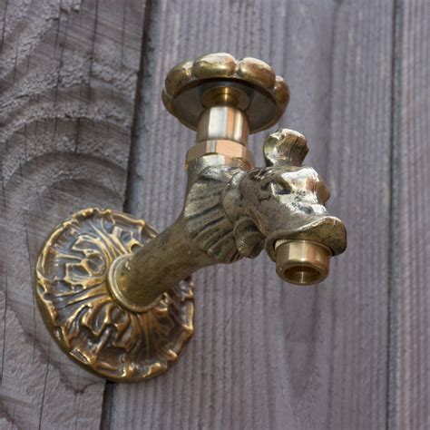 Jetzt günstig die wohnung mit. Wasserhahn für Wandbrunnen, Wasserspeier aus Messing, wie ...