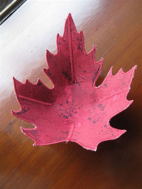Fabric Leaf Bowl Follow Link To Free Pattern And Instructions