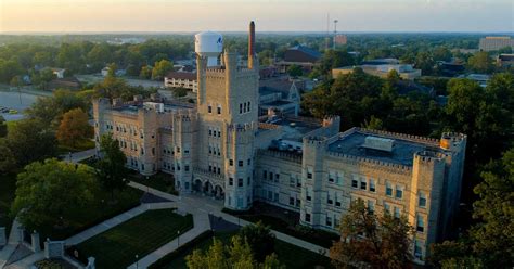 Eastern Illinois University Reports More Than 10 Percent Enrollment